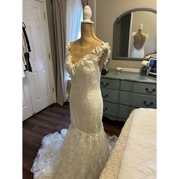 New with Tags Wedding Dress Size 4 - Picture 4 of 14